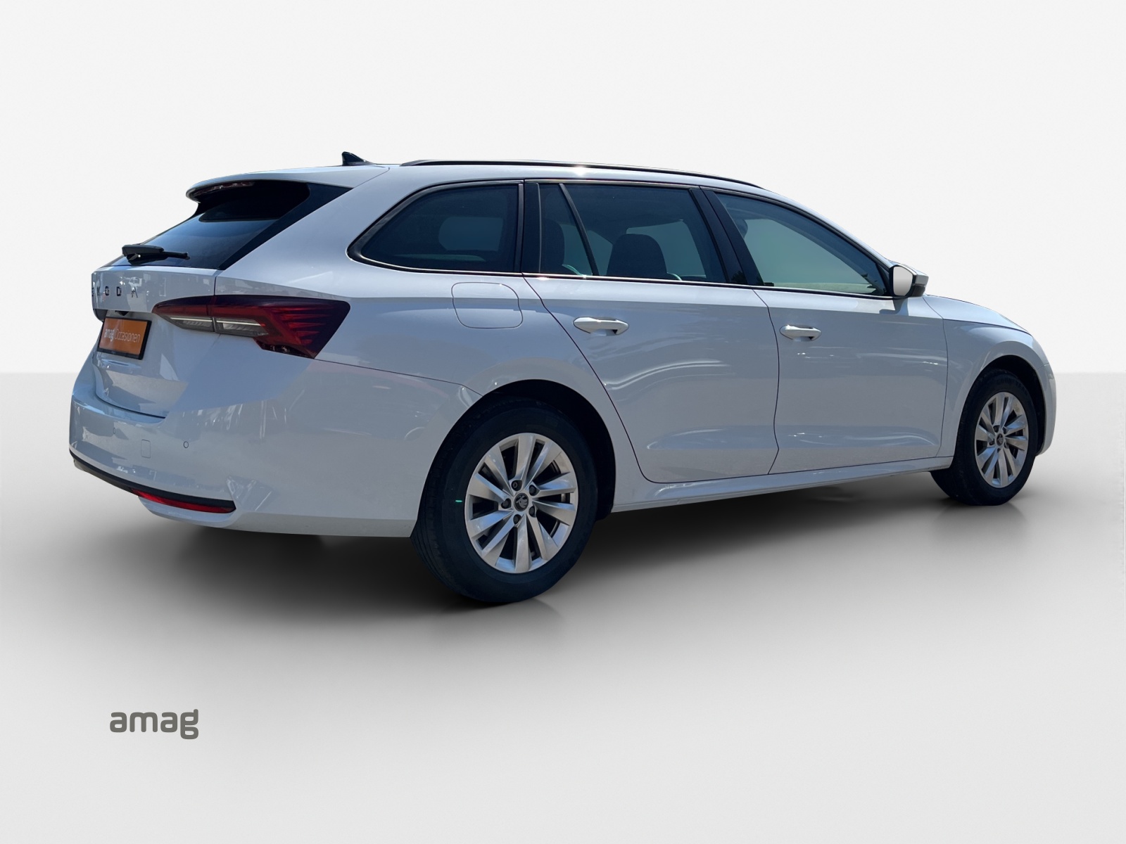 SKODA Octavia Combi 2.0 TDI DSG Selection-image-4