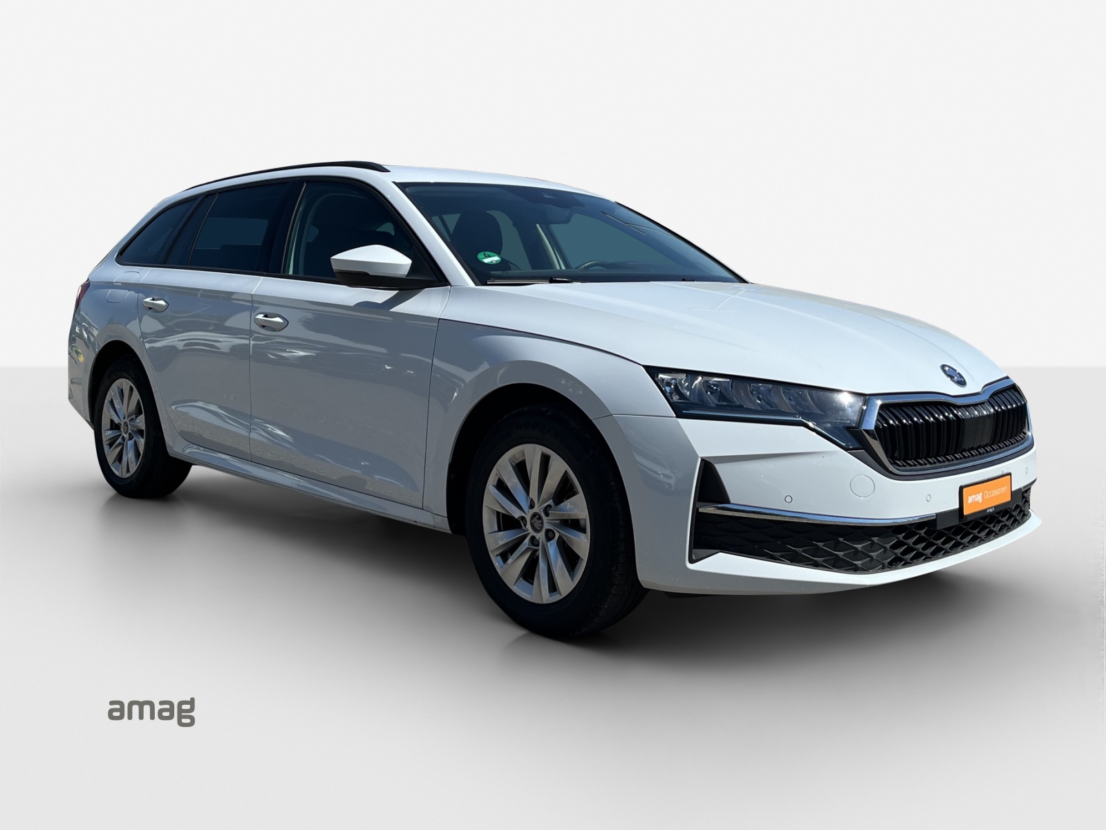 SKODA Octavia Combi 2.0 TDI DSG Selection-image-5