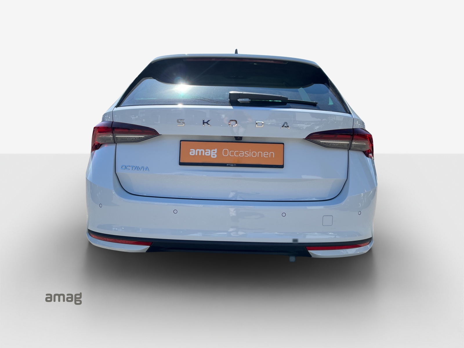SKODA Octavia Combi 2.0 TDI DSG Selection-image-3