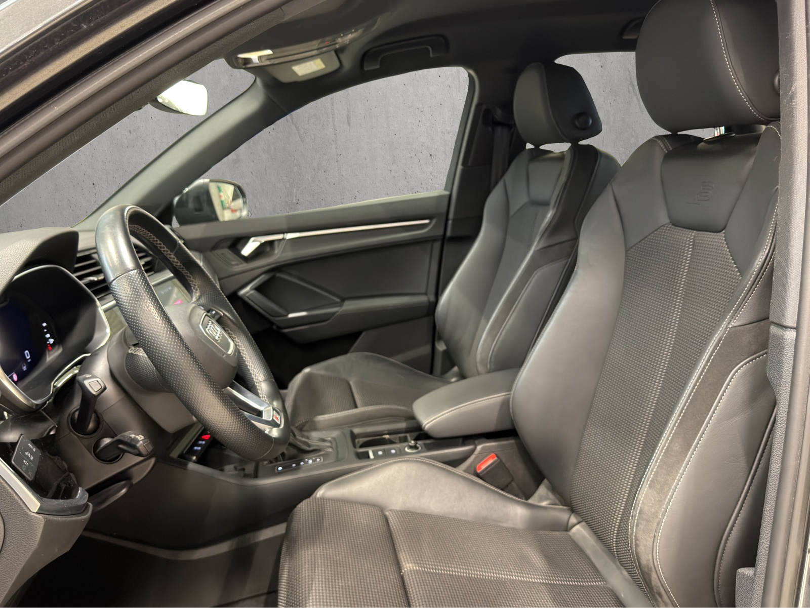 AUDI Q3 35 TFSI S line S-tronic-image-9