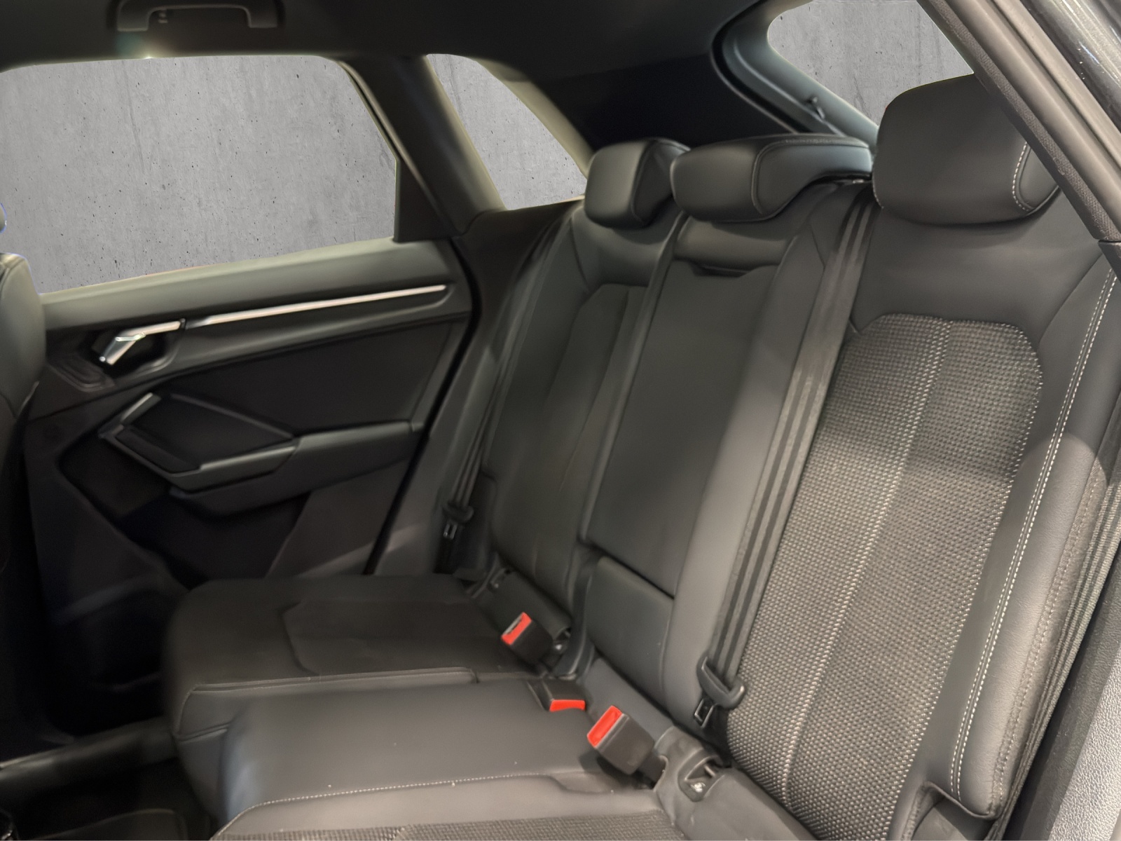 AUDI Q3 35 TFSI S line S-tronic-image-14