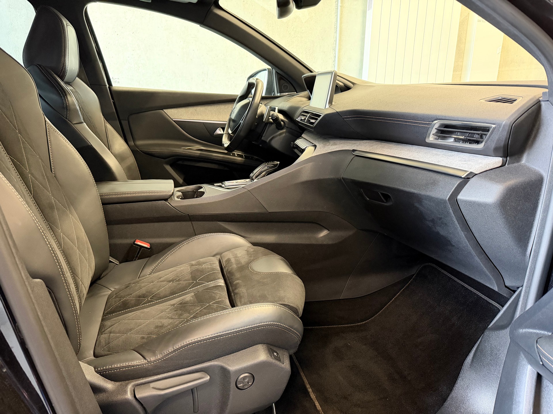 PEUGEOT 3008 2.0 BlueHDi GT EAT-image-5