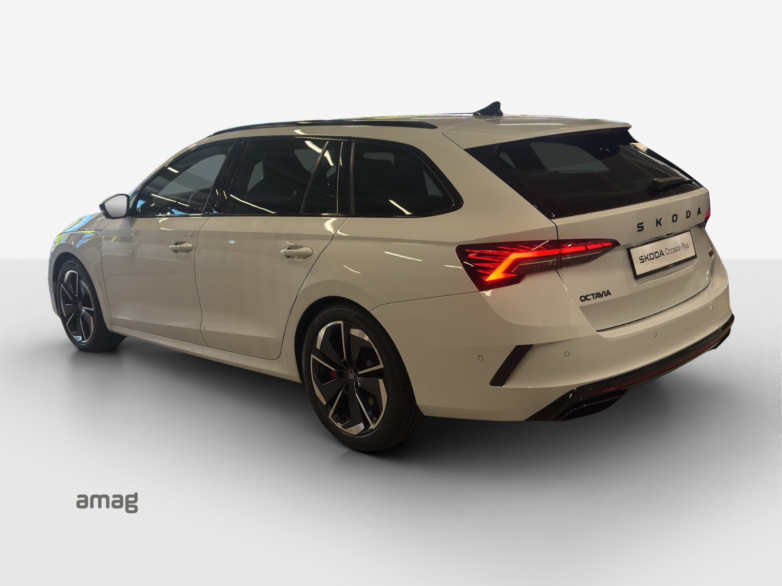 SKODA Octavia Combi 2.0 TSI DSG RS-image-15
