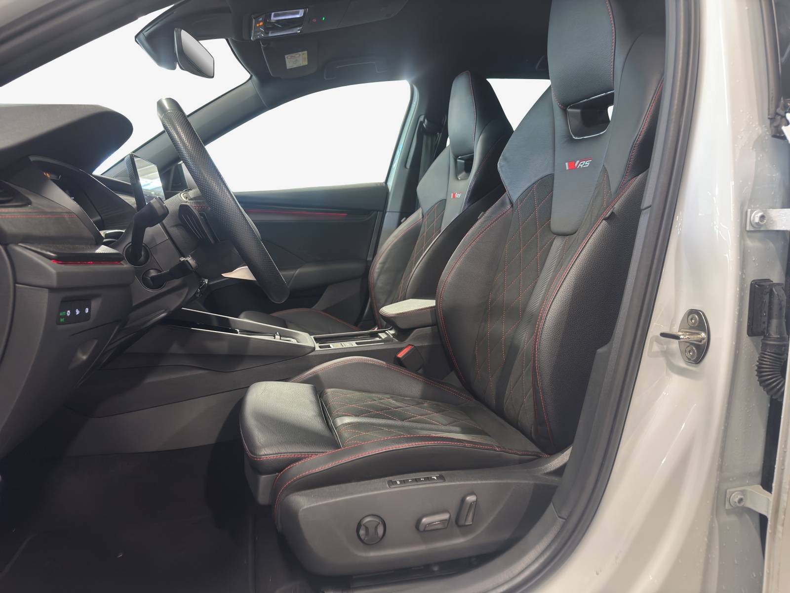 SKODA Octavia Combi 2.0 TSI DSG RS-image-20