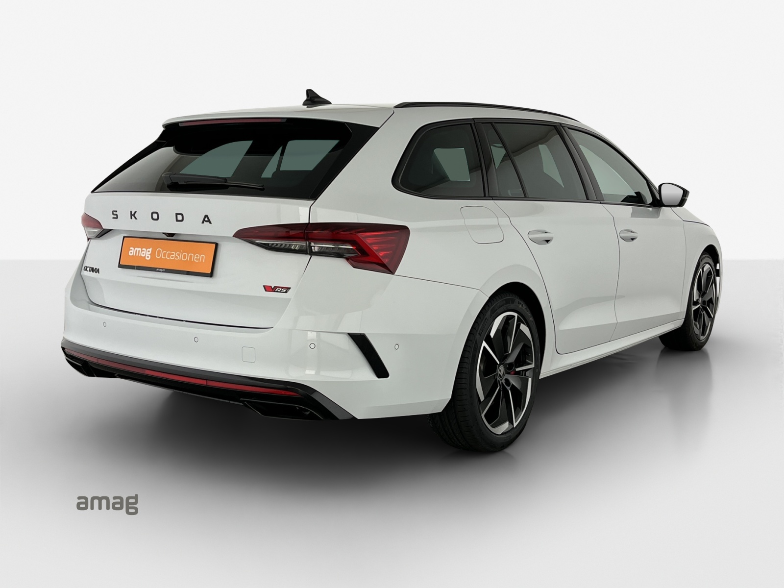 SKODA Octavia Combi 2.0 TSI DSG RS-image-4
