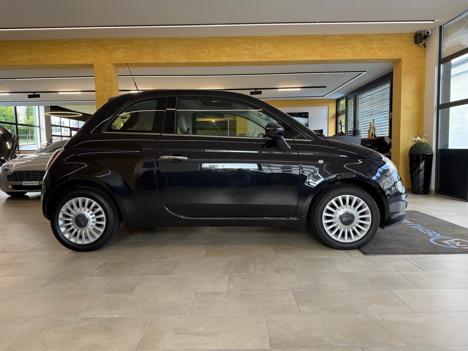 FIAT 500 1.2 Lounge-showroom-element-1