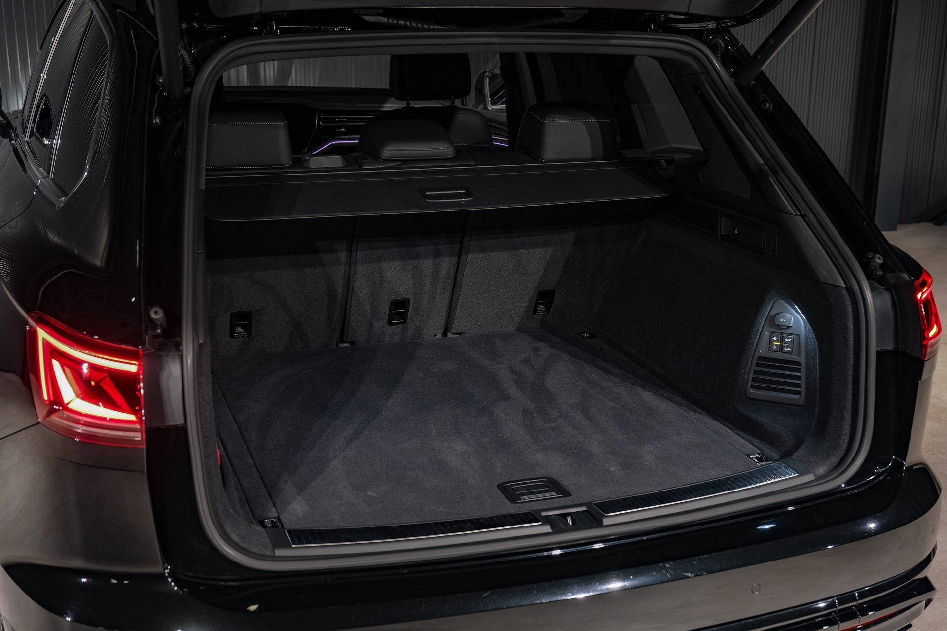 VW Touareg 3.0 TDI R-Line Tiptronic *VOLLLEDER*-image-24
