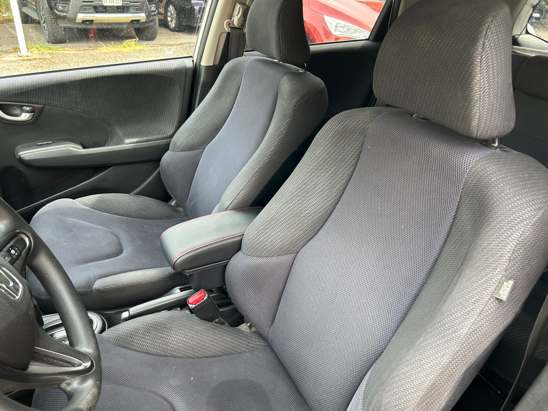 HONDA Jazz 1.3i Hybrid Comfort CVT-image-11
