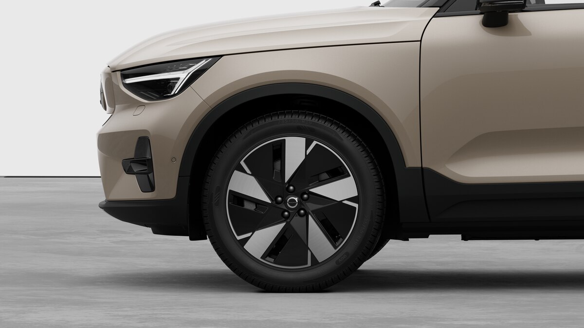 VOLVO EX40 82kWh Twin Motor AWD Ultra-showroom-element-1