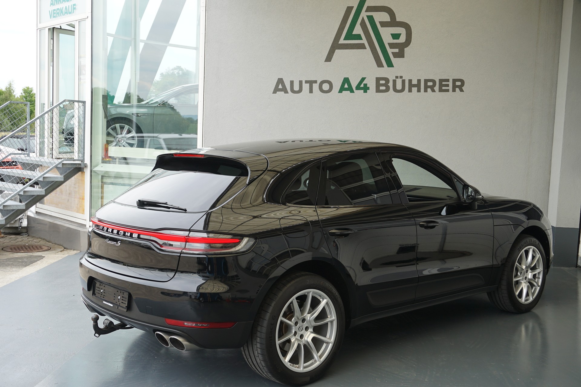PORSCHE Macan S-image-8