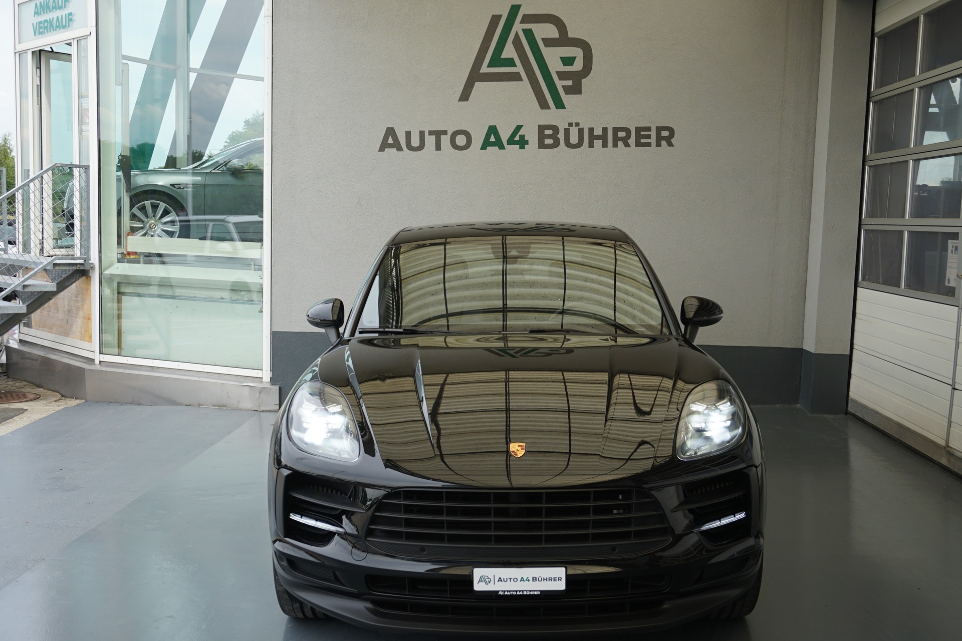 PORSCHE Macan S-image-9