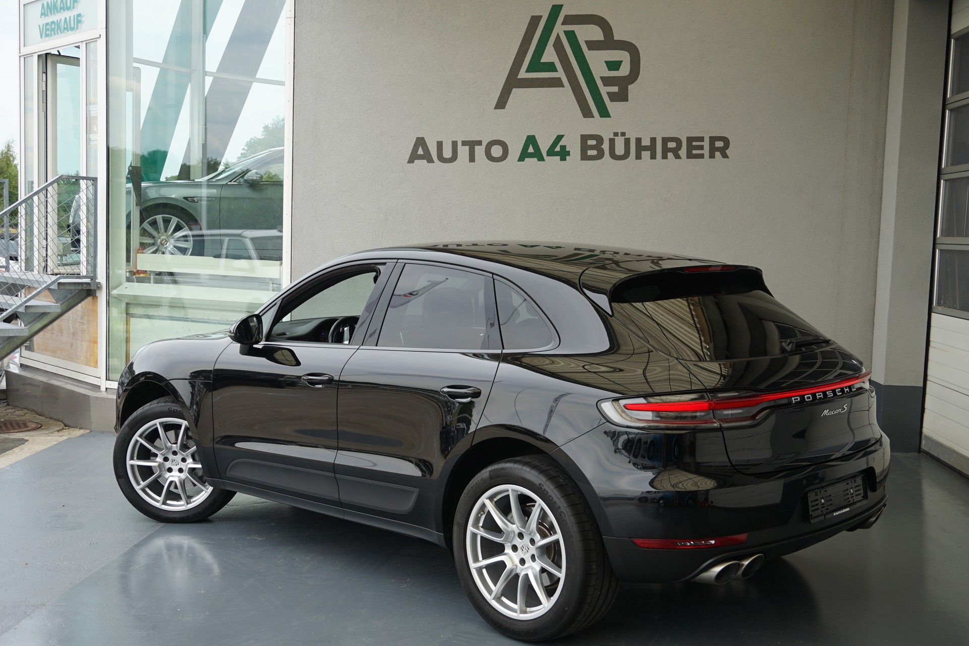 PORSCHE Macan S-image-5