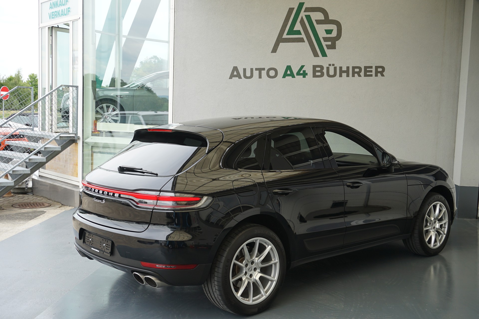 PORSCHE Macan S-image-7