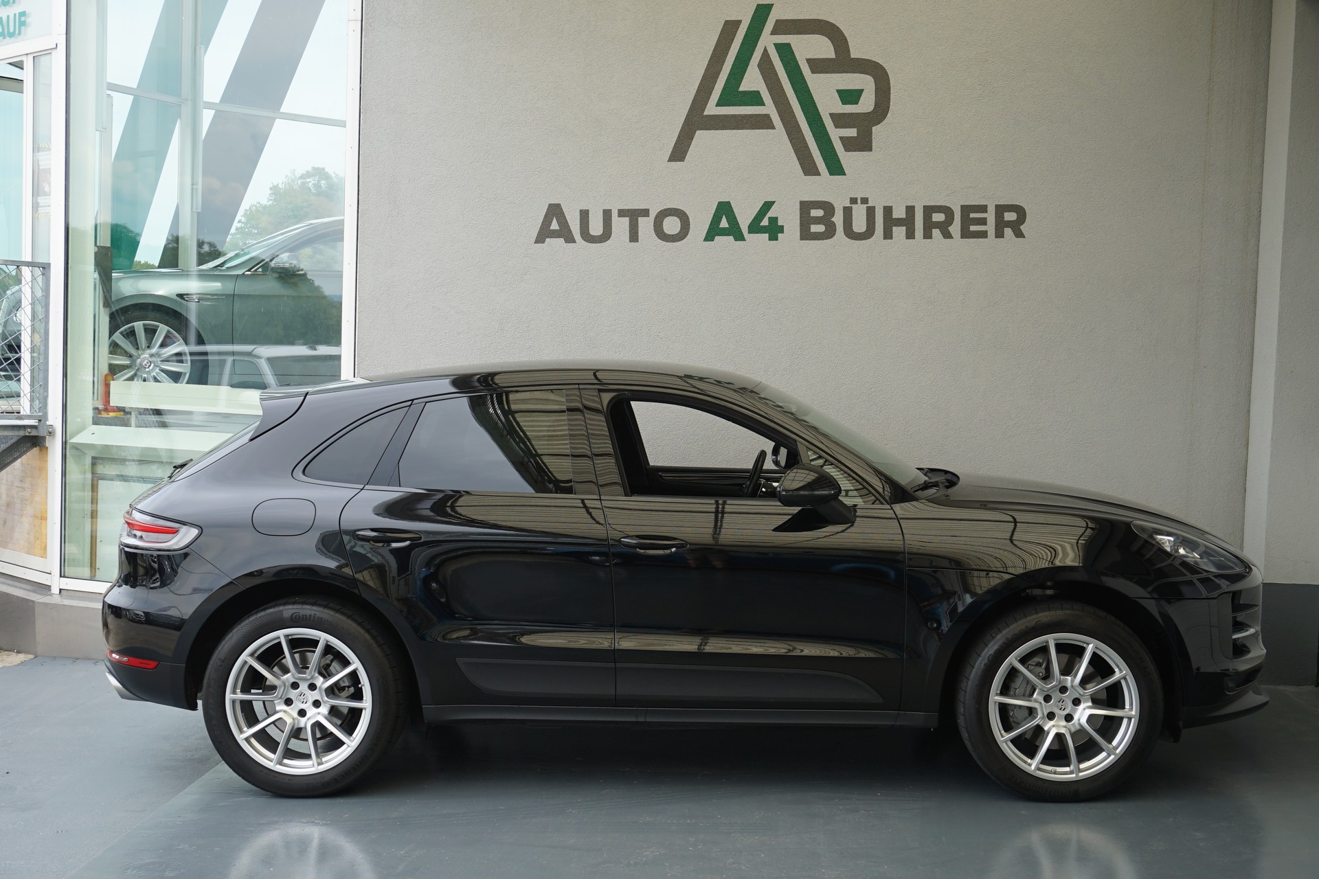 PORSCHE Macan S-image-4