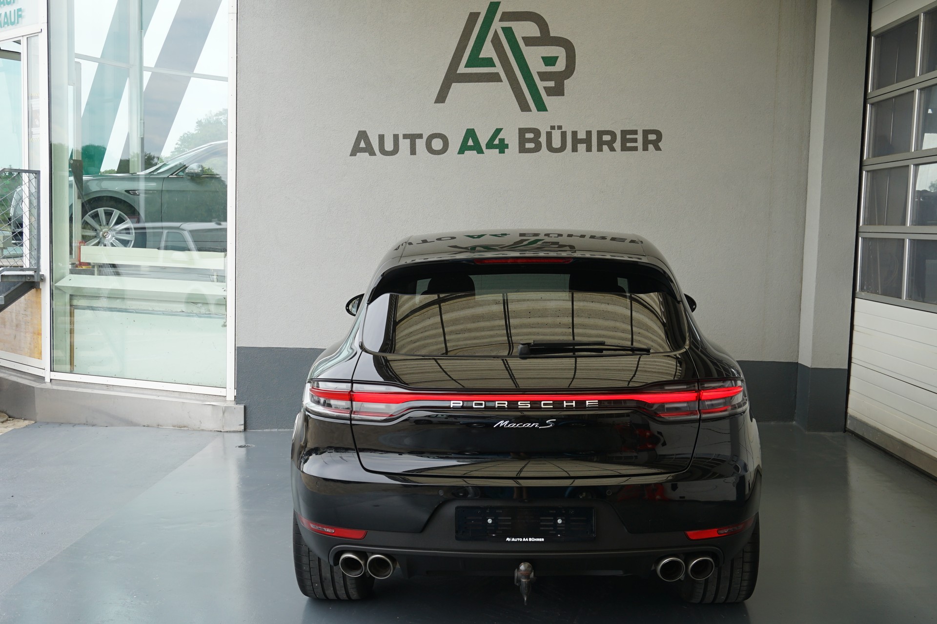 PORSCHE Macan S-image-11