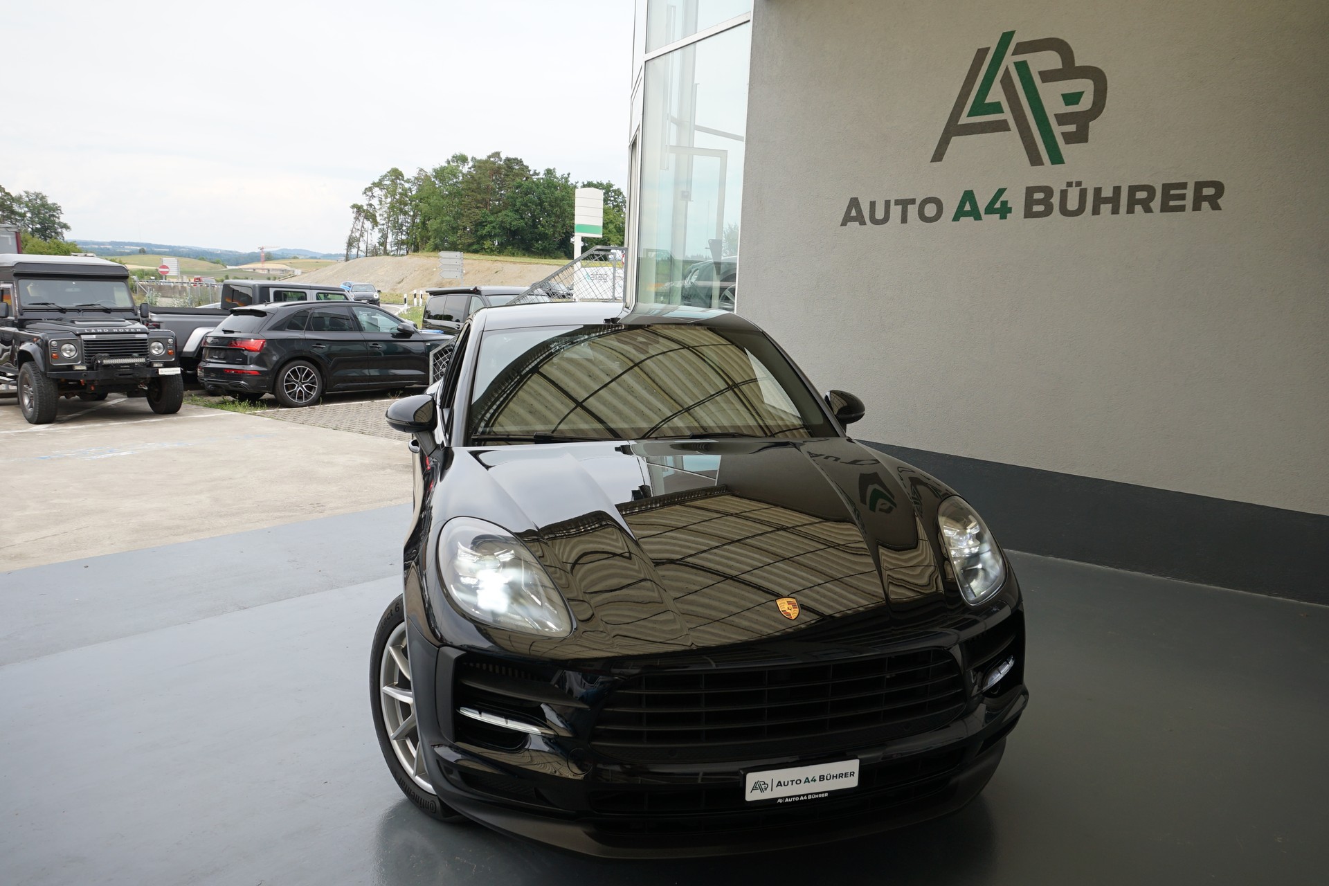 PORSCHE Macan S-image-2
