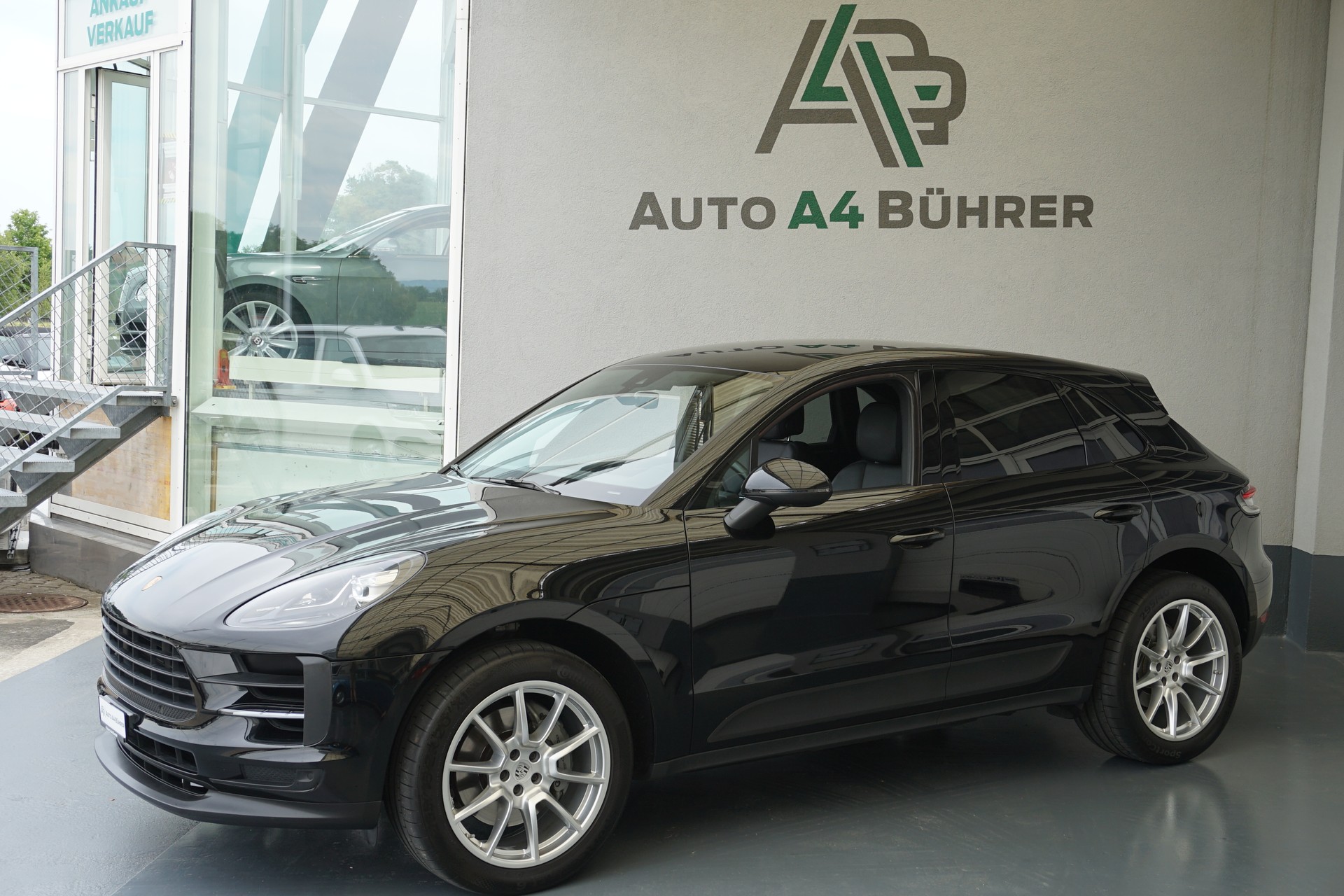 PORSCHE Macan S-image-3