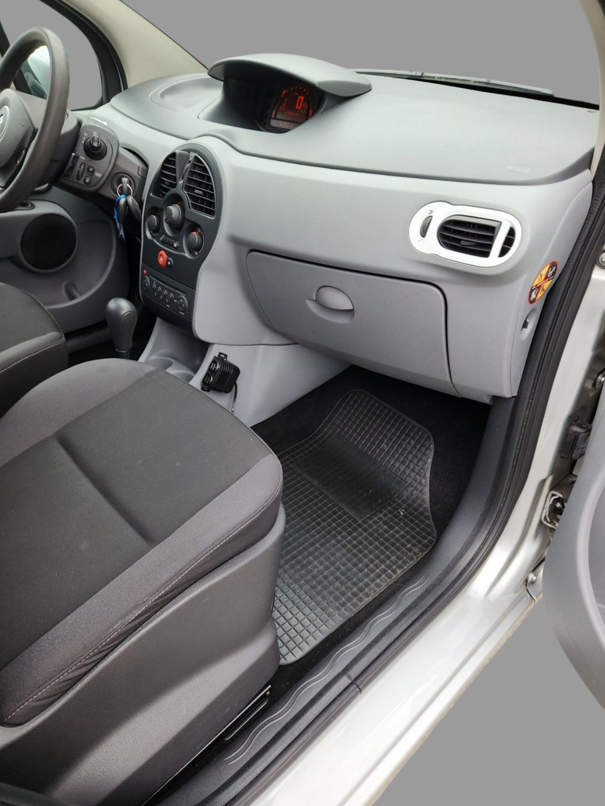 RENAULT Modus 1.6 16V Night&Day Automatic-image-15