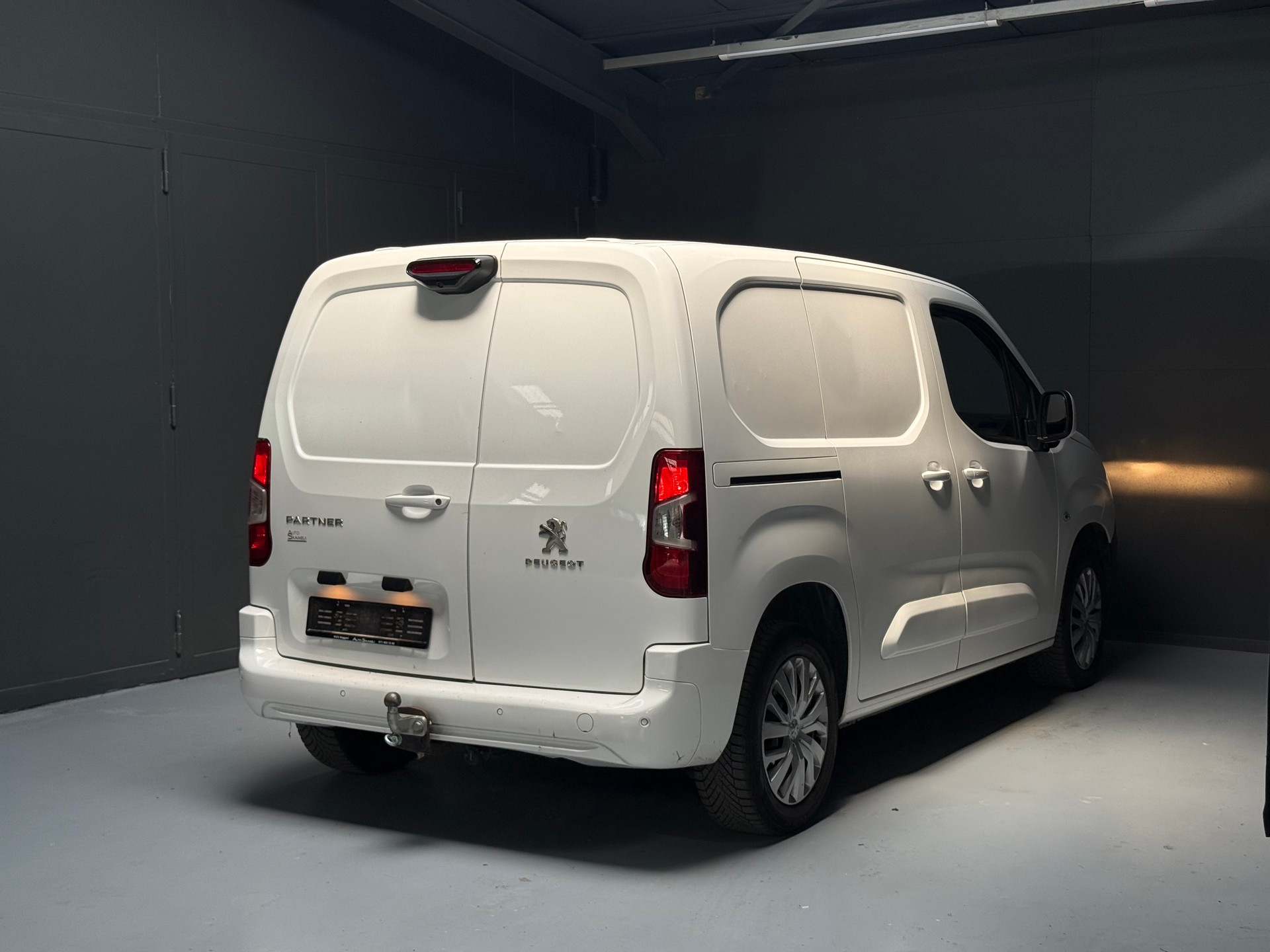 PEUGEOT Partner 1.5 Blue HDi s/s Asphalt 1000kg-image-2