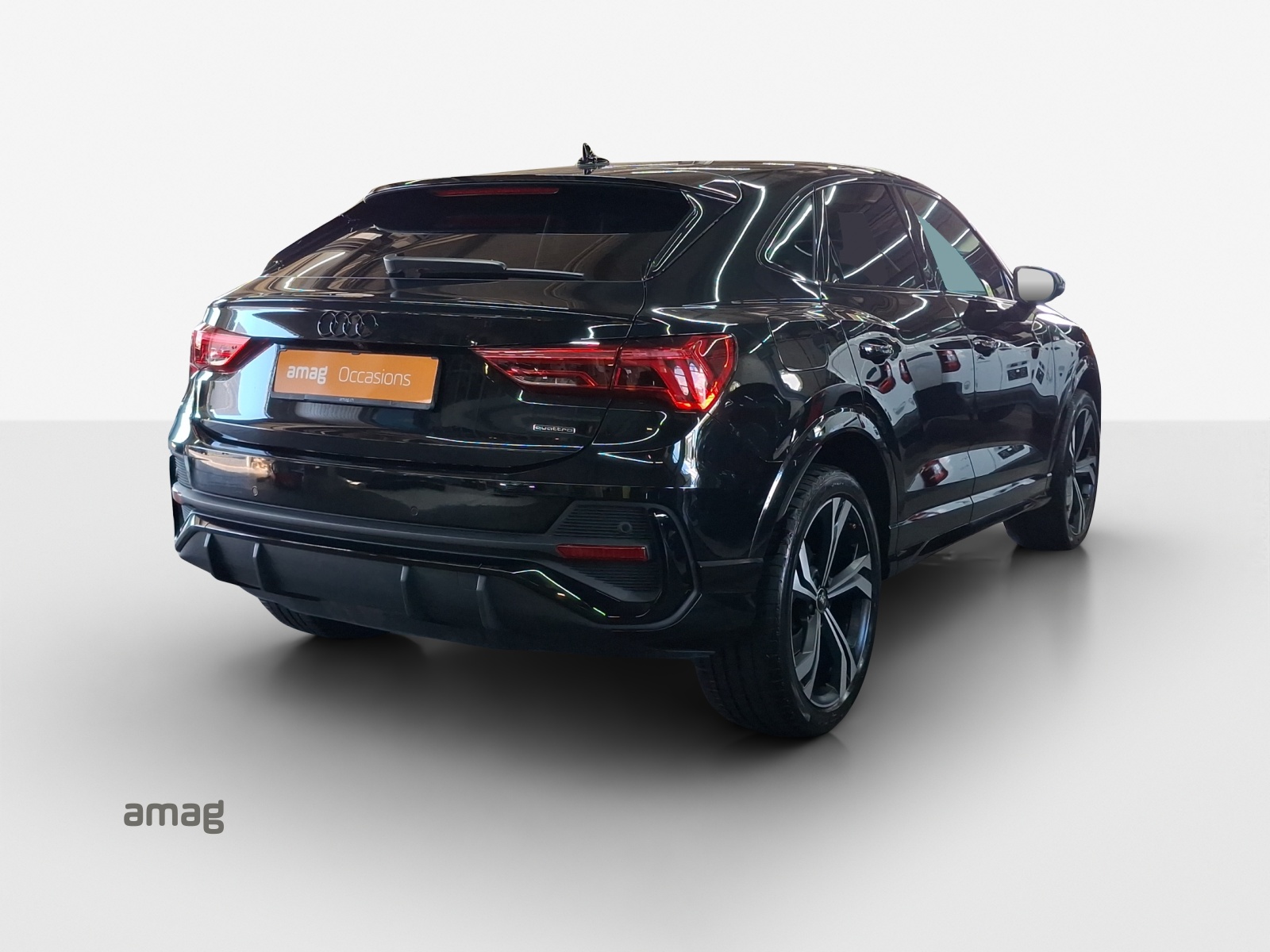 AUDI Q3 Sportback 40 TDI S line quattro S-tronic-image-4