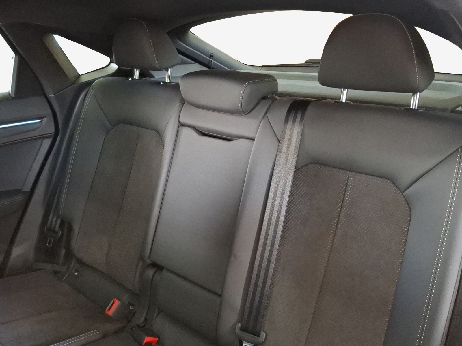 AUDI Q3 Sportback 40 TDI S line quattro S-tronic-image-11