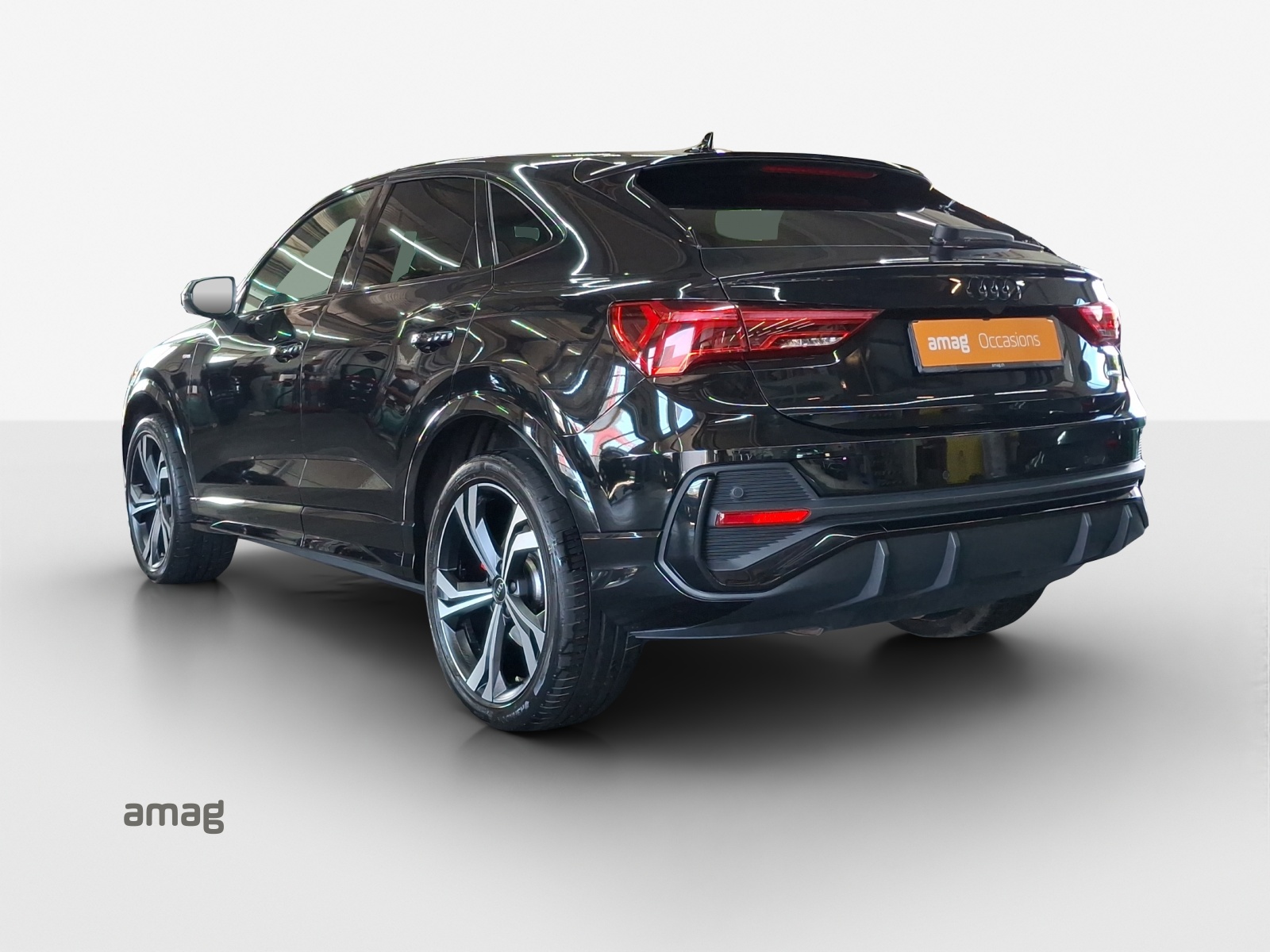 AUDI Q3 Sportback 40 TDI S line quattro S-tronic-image-2