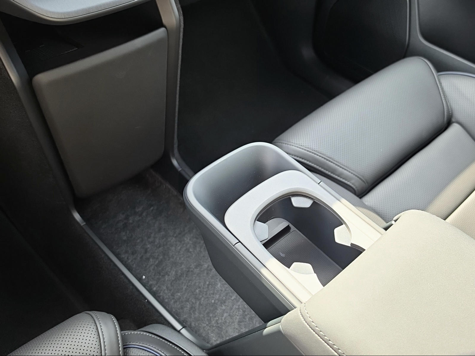 VOLVO EX60 Twin Ultra AWD-image-12