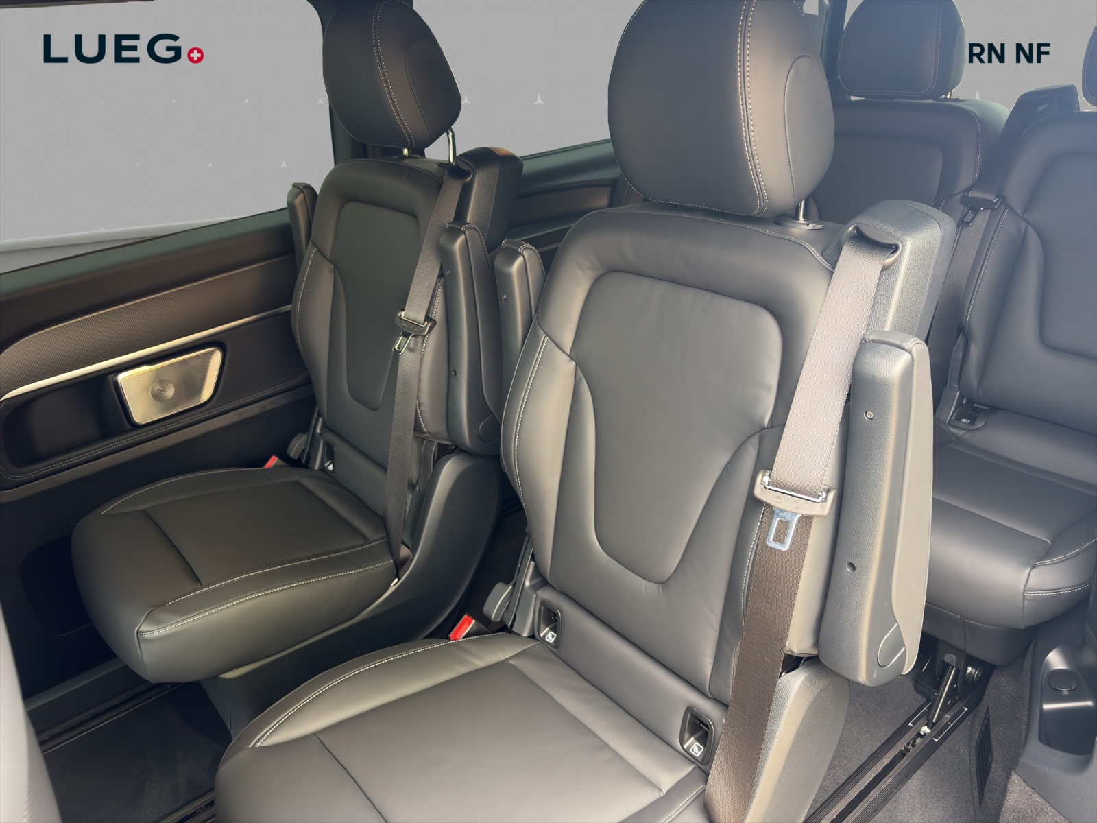 MERCEDES-BENZ V 300 d lang 4Matic Swiss Edition 9G-Tronic-image-11