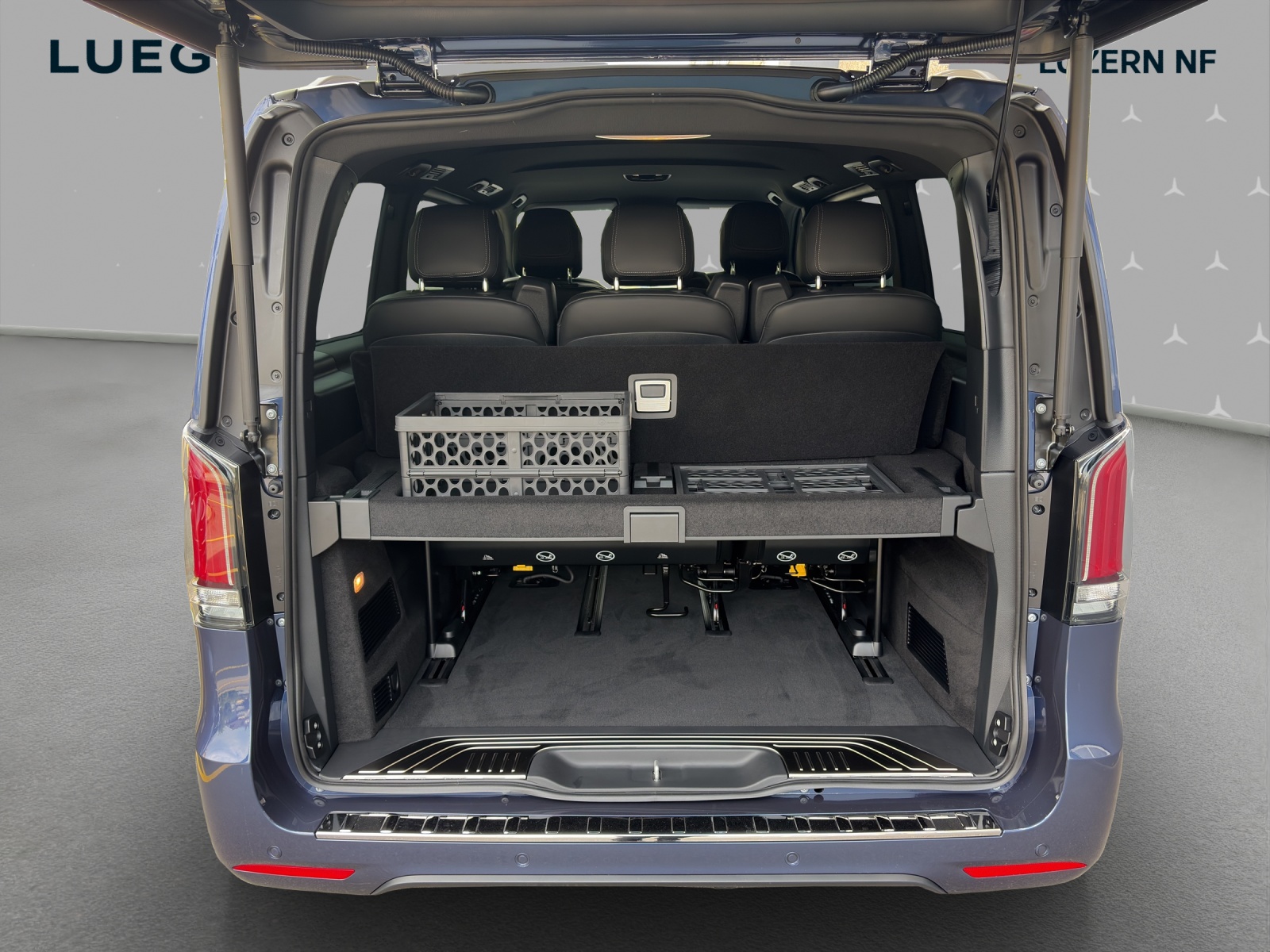 MERCEDES-BENZ V 300 d lang 4Matic Swiss Edition 9G-Tronic-image-13