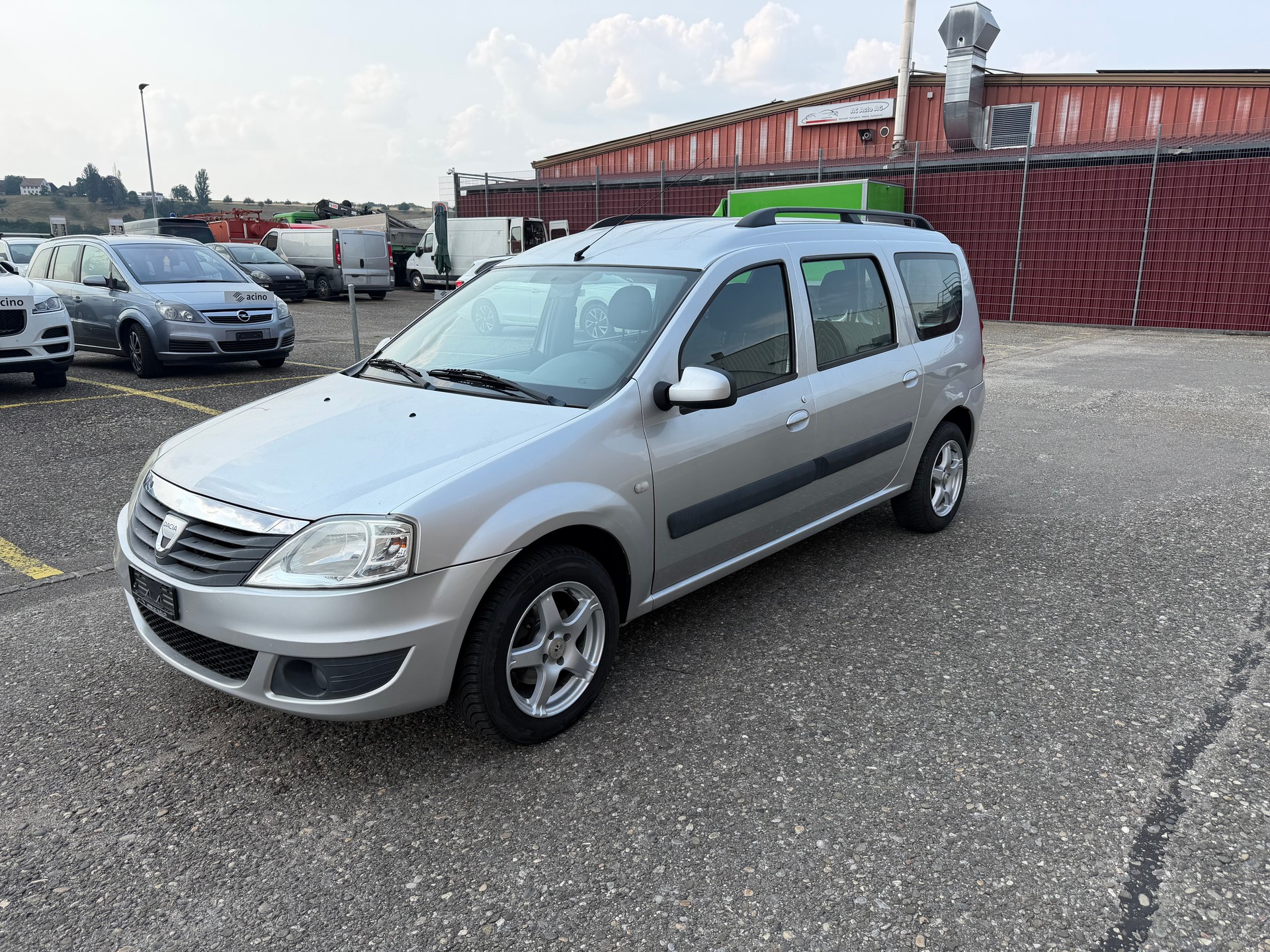 DACIA Logan 1.6 16V Lauréate-image-1