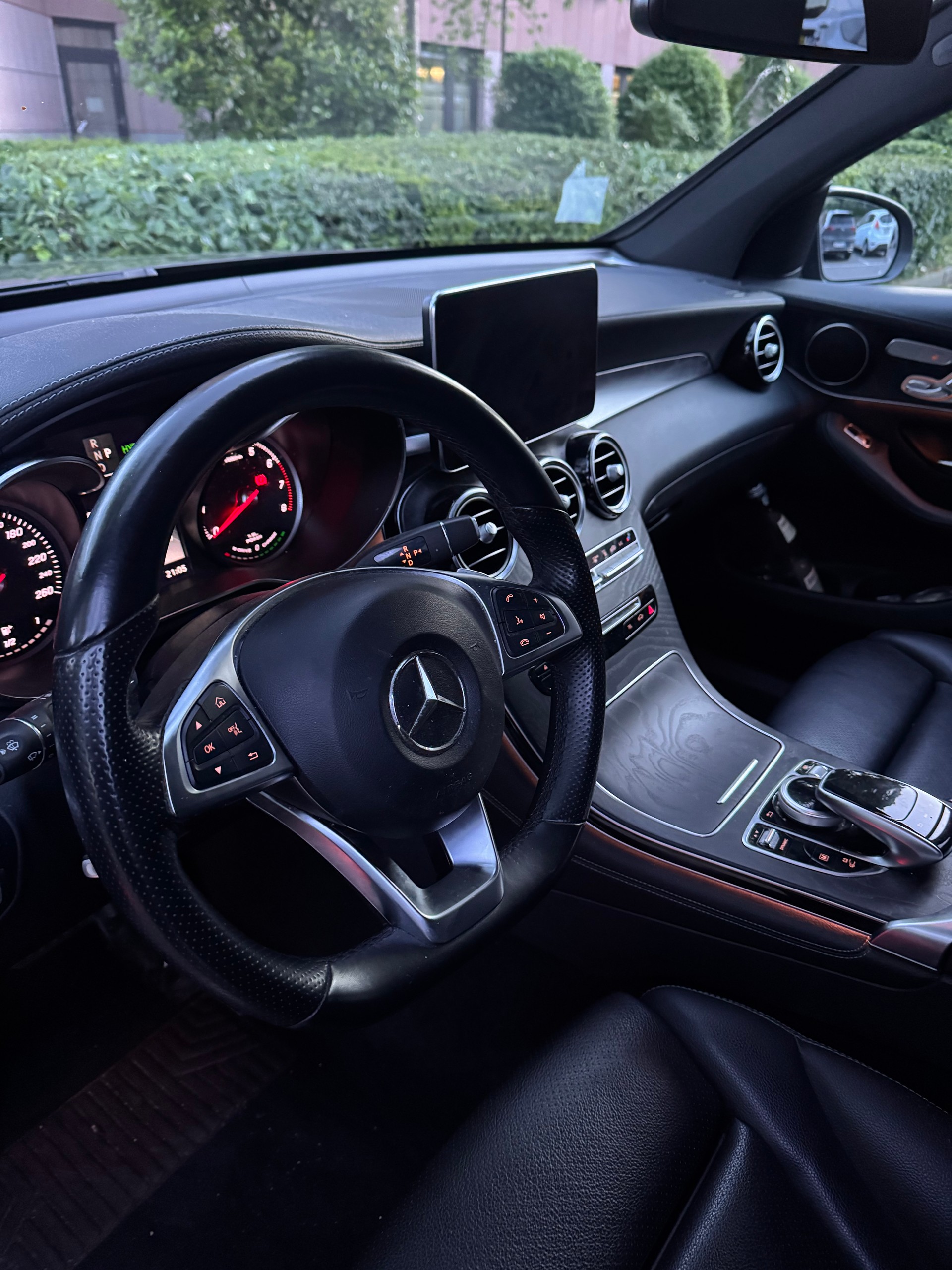MERCEDES-BENZ GLC 350 e AMG Line 4m-image-4