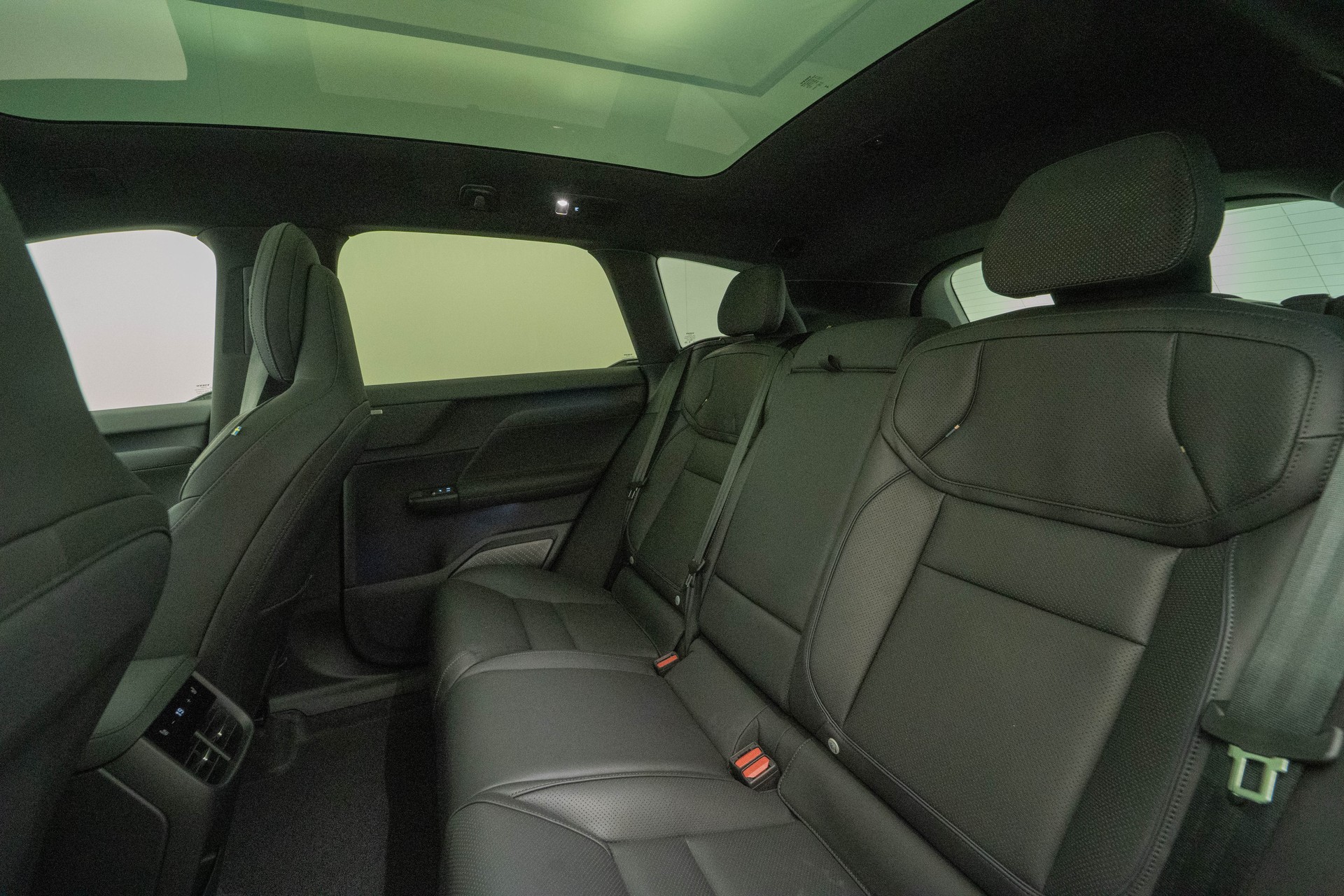 VOLVO EX60 Twin Ultra AWD-image-8