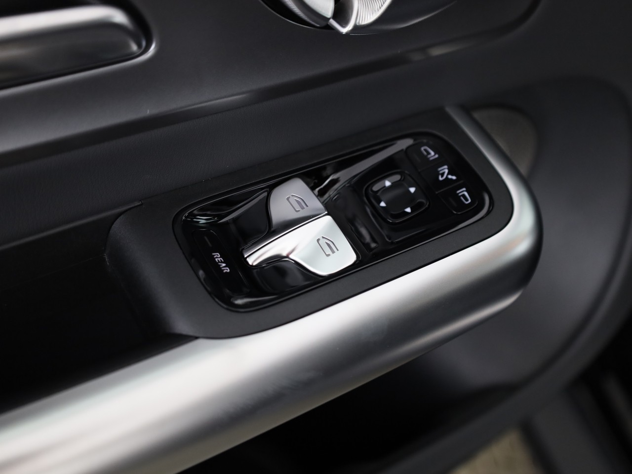 MERCEDES-BENZ GLB 220 4Matic 8G-Tronic-image-14