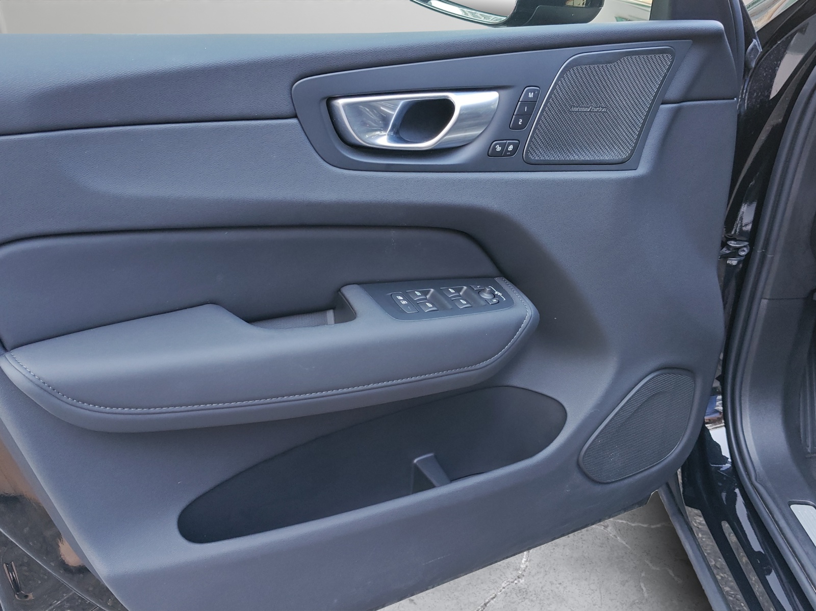 VOLVO XC60 2.0 T8 TE Plus Dark eAWD-image-6