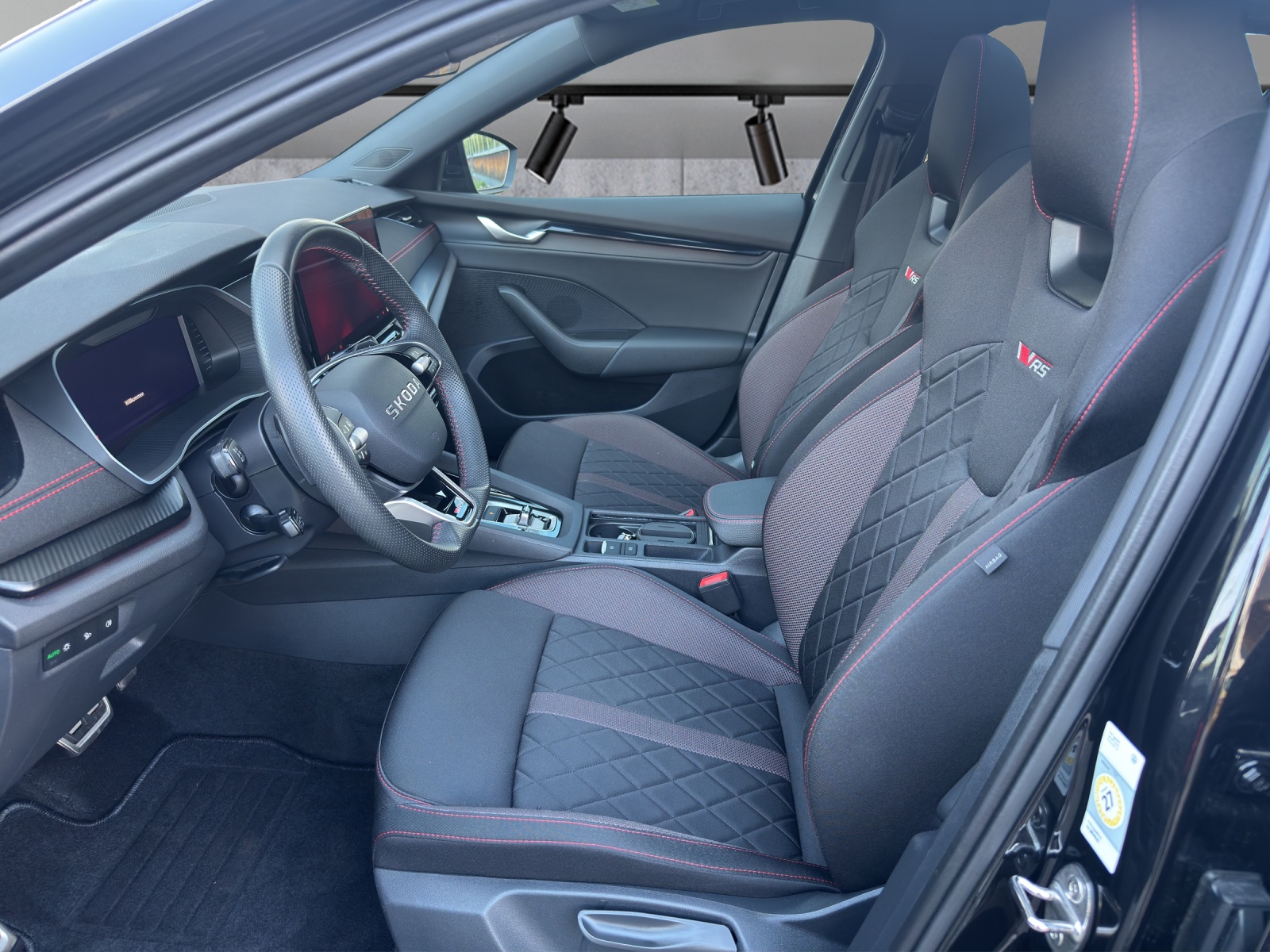 SKODA Octavia Combi 2.0 TSI DSG RS-image-5