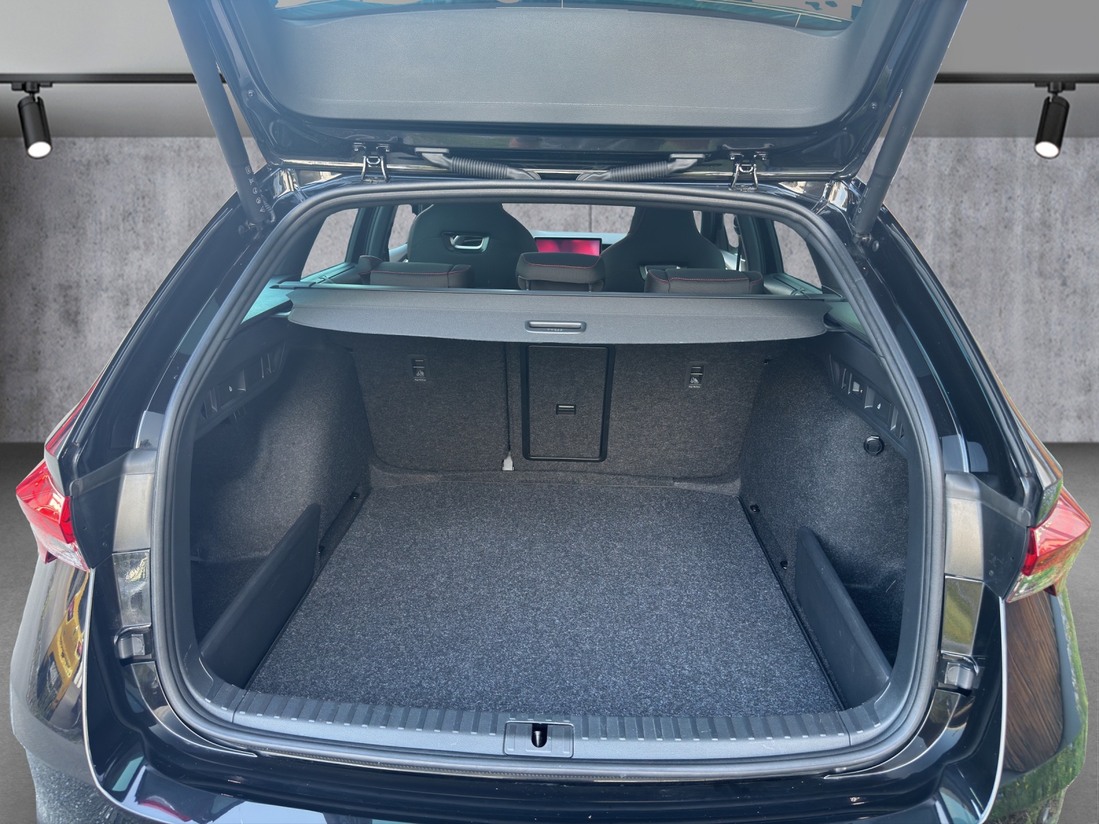 SKODA Octavia Combi 2.0 TSI DSG RS-image-11