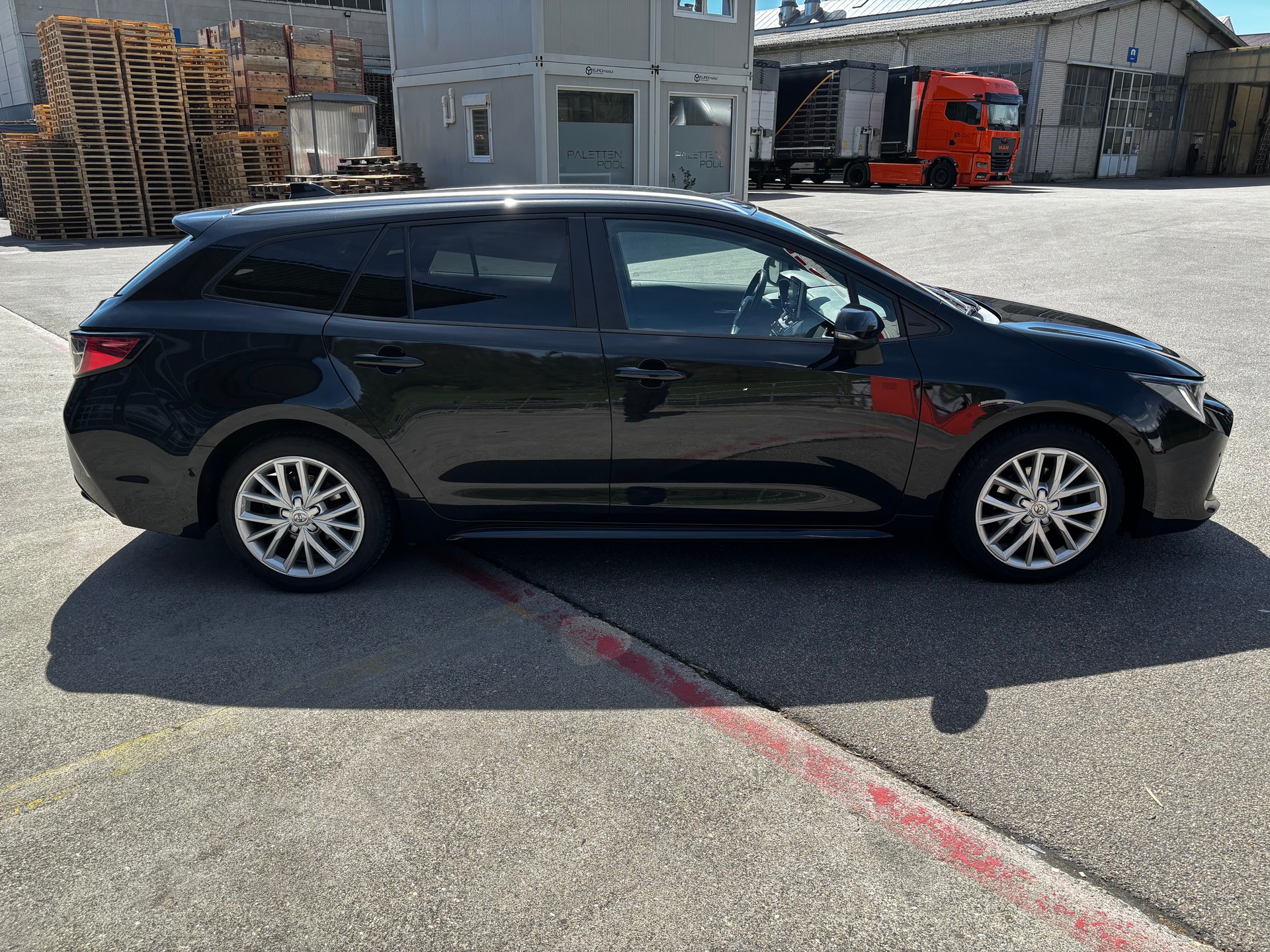 TOYOTA Corolla Touring Sports 1.8 HSD Trend e-CVT-image-3