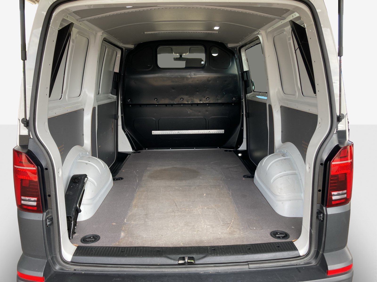 VW T6.1 2.0 TDI DSG-image-12