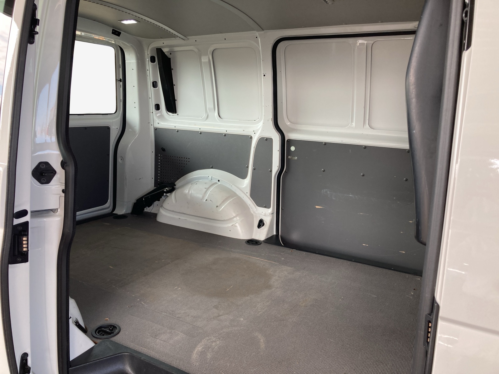 VW T6.1 2.0 TDI DSG-image-11