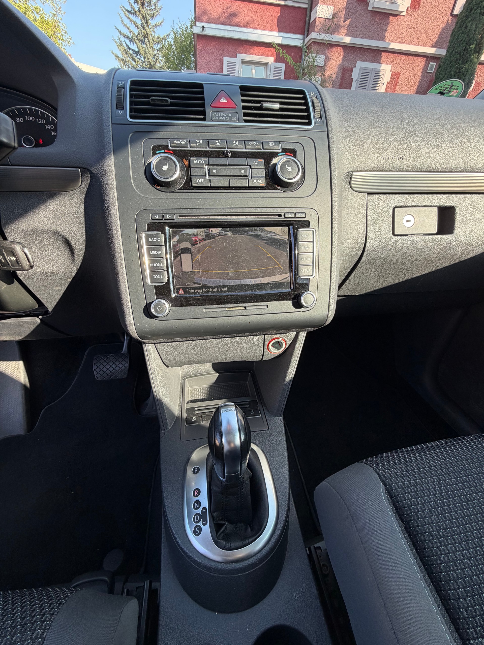 VW Touran 1.4 TSI Trendline DSG-image-11