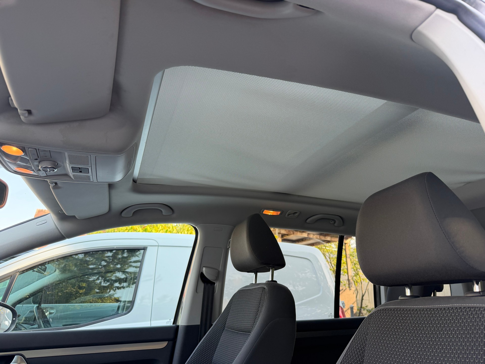 VW Touran 1.4 TSI Trendline DSG-image-12