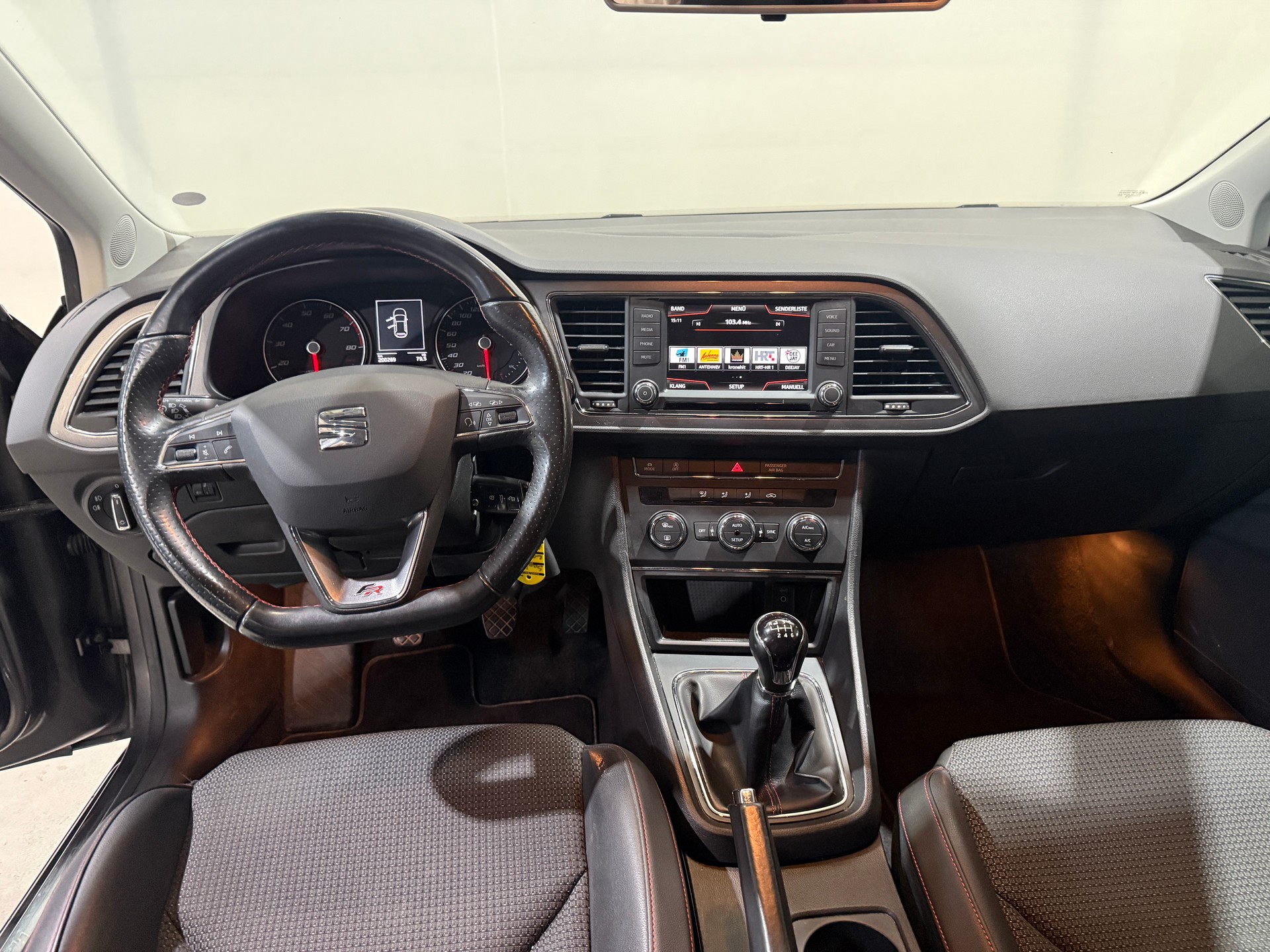 SEAT Leon ST 1.8 TSI FR-image-11