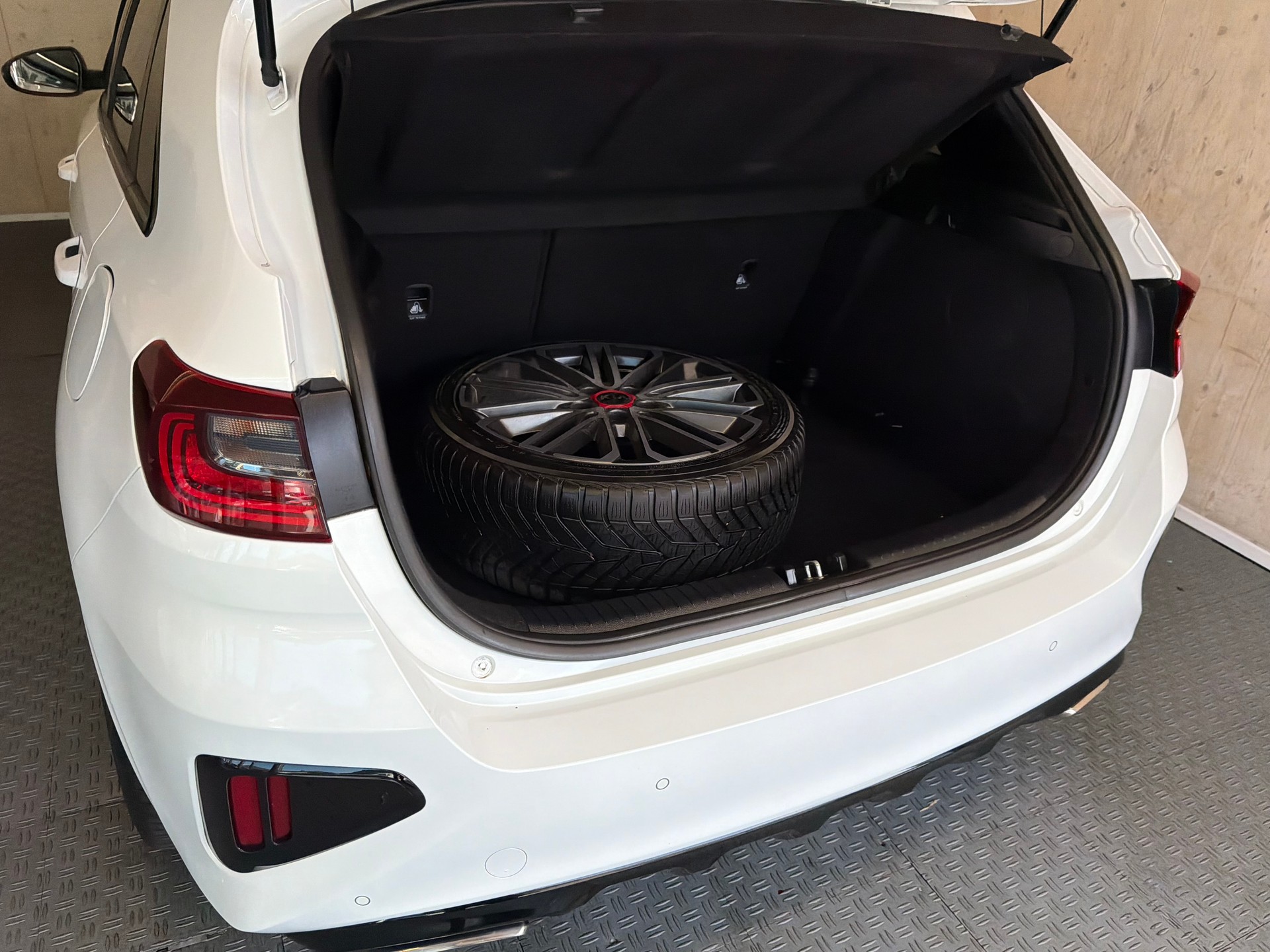 KIA Ceed 1.6 T-GDi GT DCT-image-14