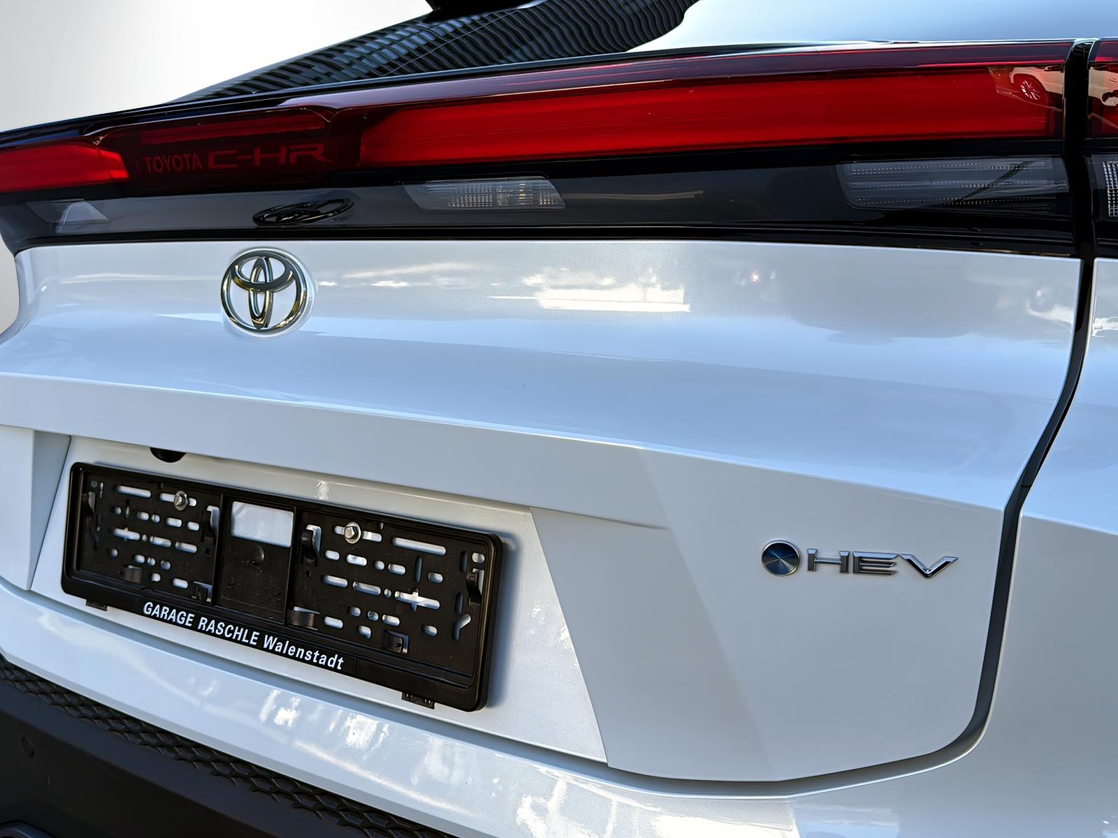TOYOTA C-HR 2.0 HEV Swiss Edition 4x4-image-11
