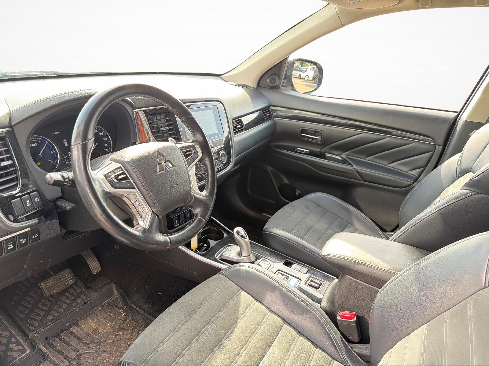 MITSUBISHI Outlander 2.4 PHEV Style-image-9