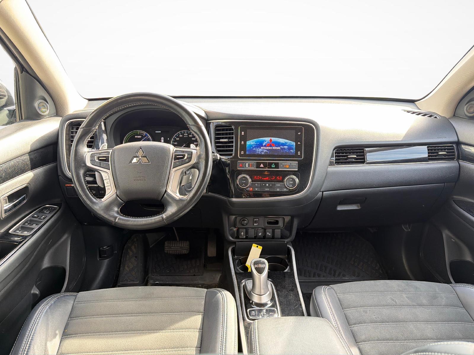 MITSUBISHI Outlander 2.4 PHEV Style-image-8