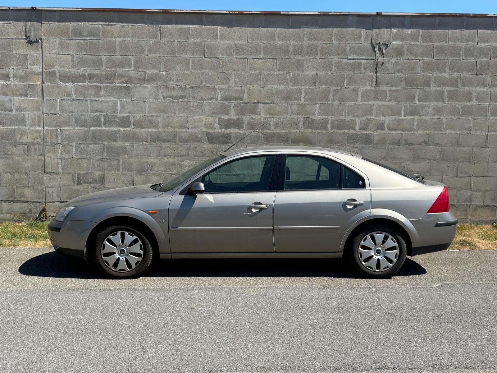 FORD Mondeo 2.5i V6 Executive-image-1