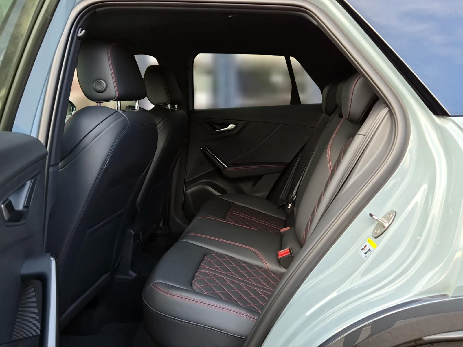 AUDI SQ2 TFSI quattro S-tronic Pfeilgrau Perleffekt-image-9