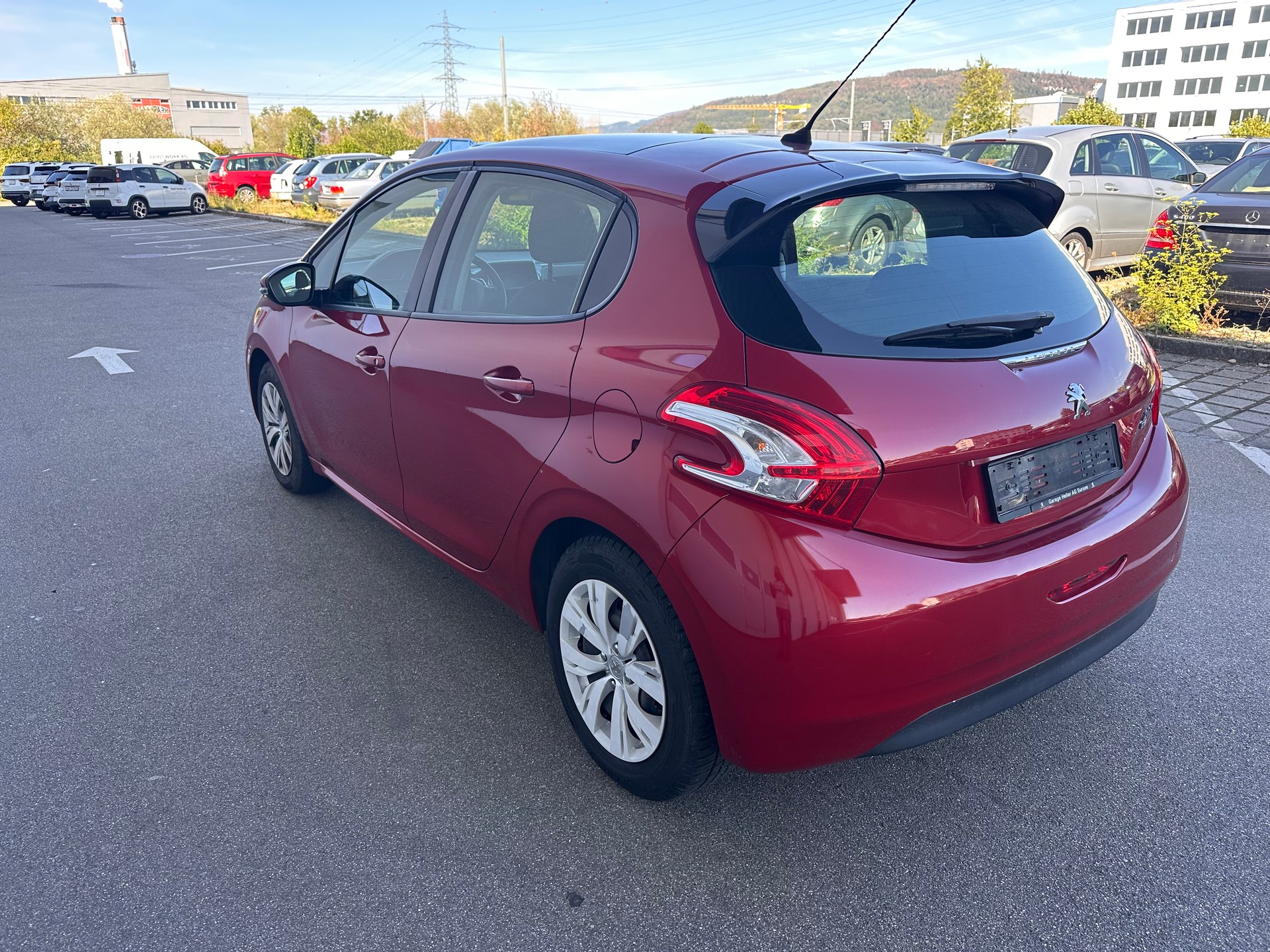 PEUGEOT 208 1.2 e-VTI Allur-image-6