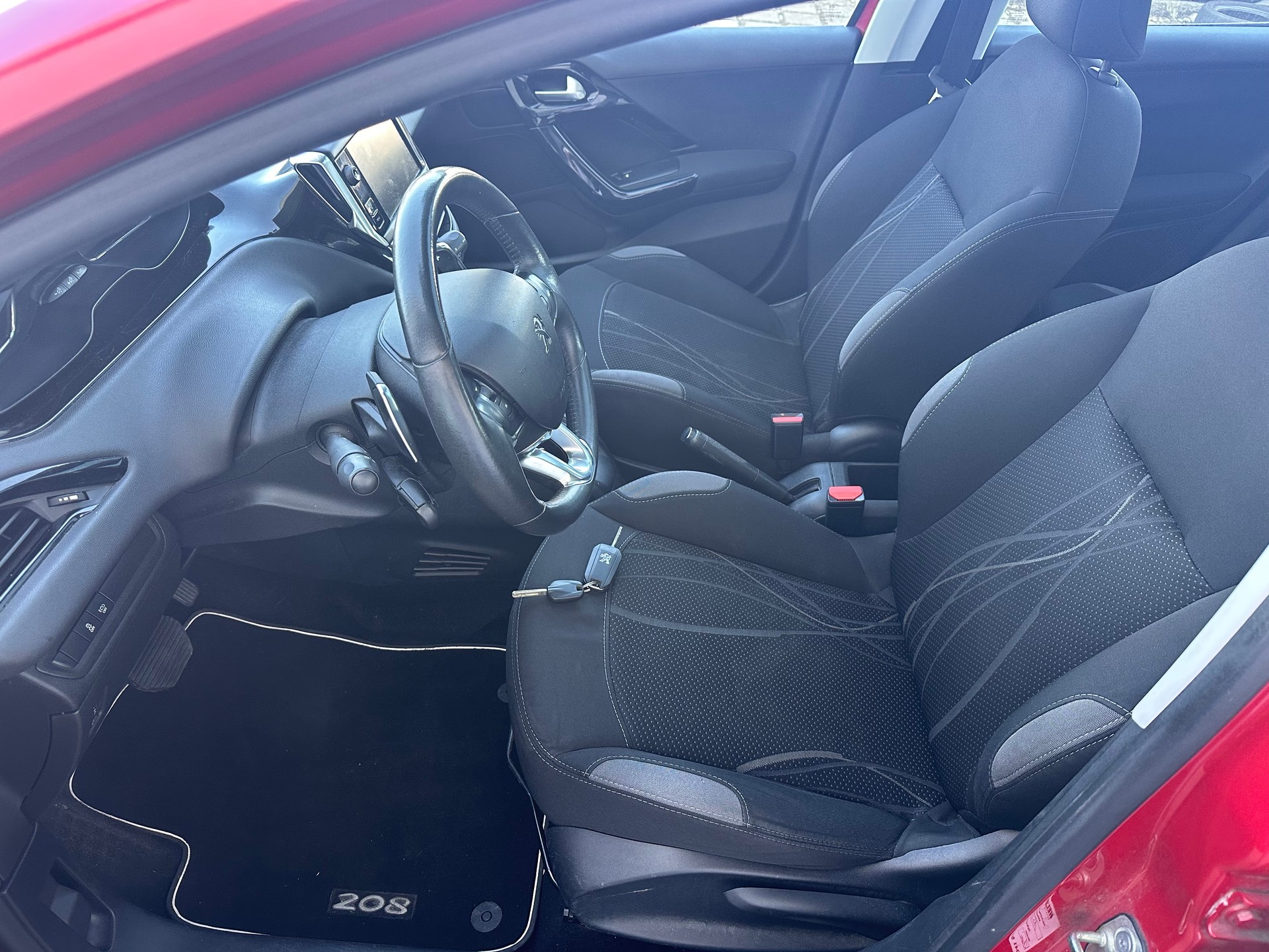 PEUGEOT 208 1.2 e-VTI Allur-image-7